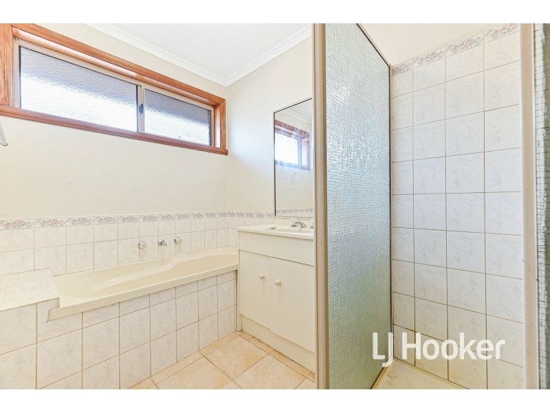 12B Kingston Avenue, Pakenham VIC 3810