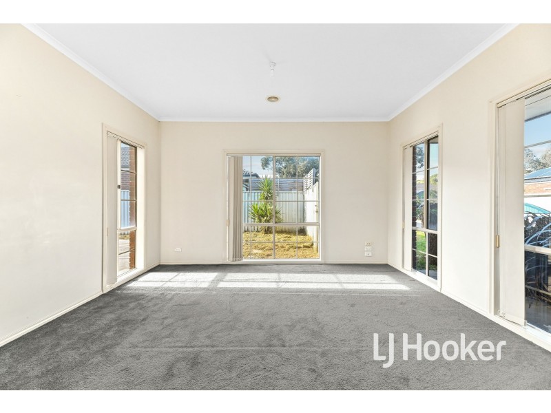 14 Wonboyn Close, Pakenham VIC 3810