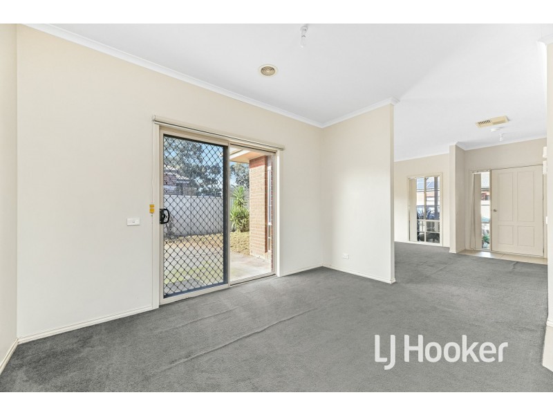 14 Wonboyn Close, Pakenham VIC 3810