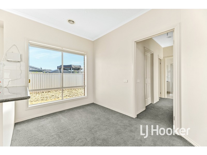 14 Wonboyn Close, Pakenham VIC 3810
