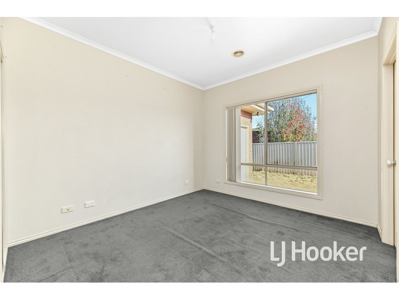 14 Wonboyn Close, Pakenham VIC 3810