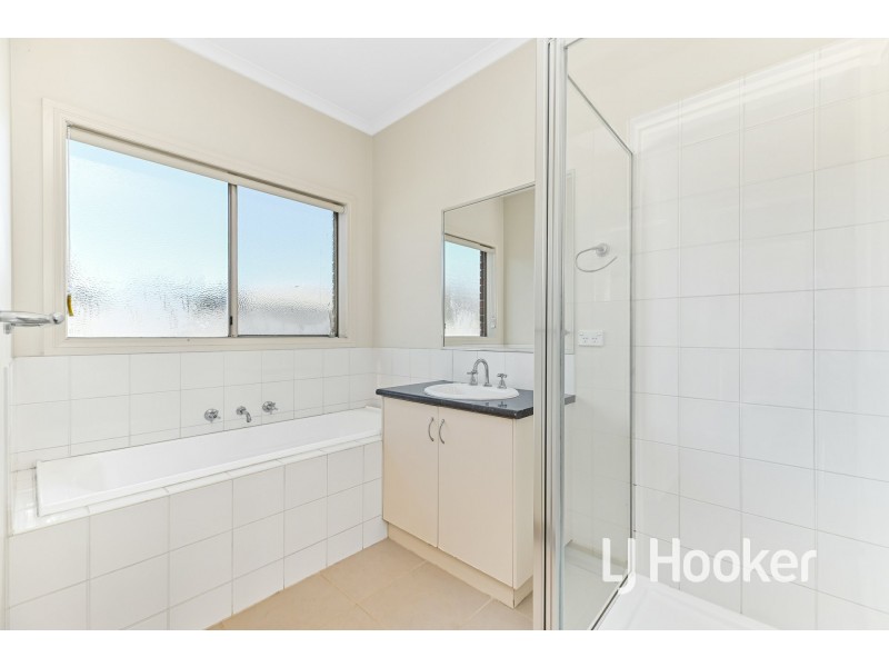 14 Wonboyn Close, Pakenham VIC 3810