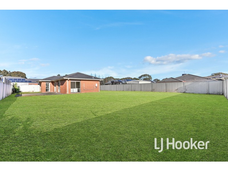 14 Wonboyn Close, Pakenham VIC 3810