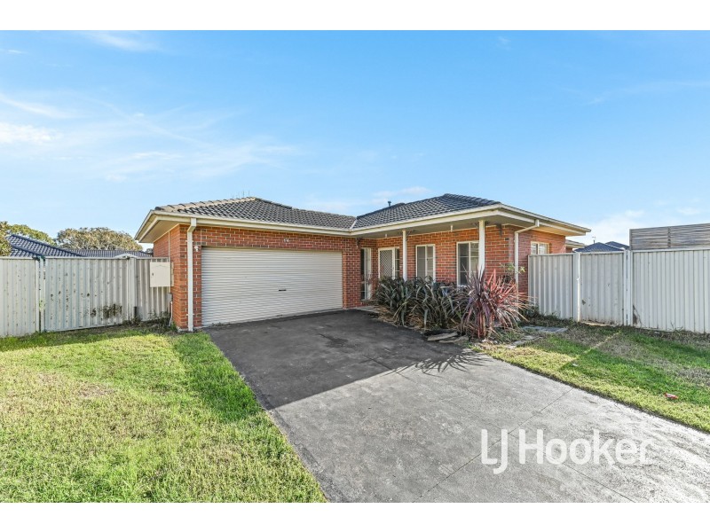 14 Wonboyn Close, Pakenham VIC 3810