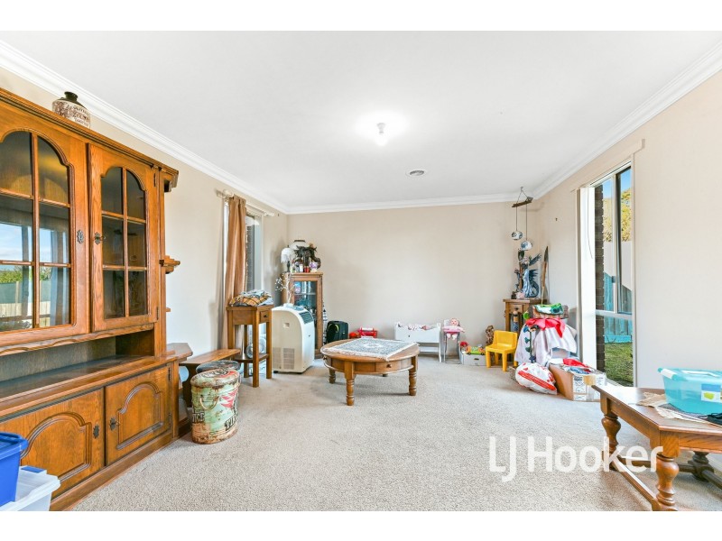 36 Parman Avenue, Pakenham VIC 3810