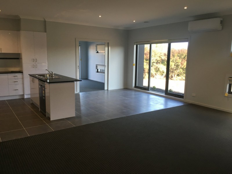 2 Grandvue Boulevard, Pakenham VIC 3810