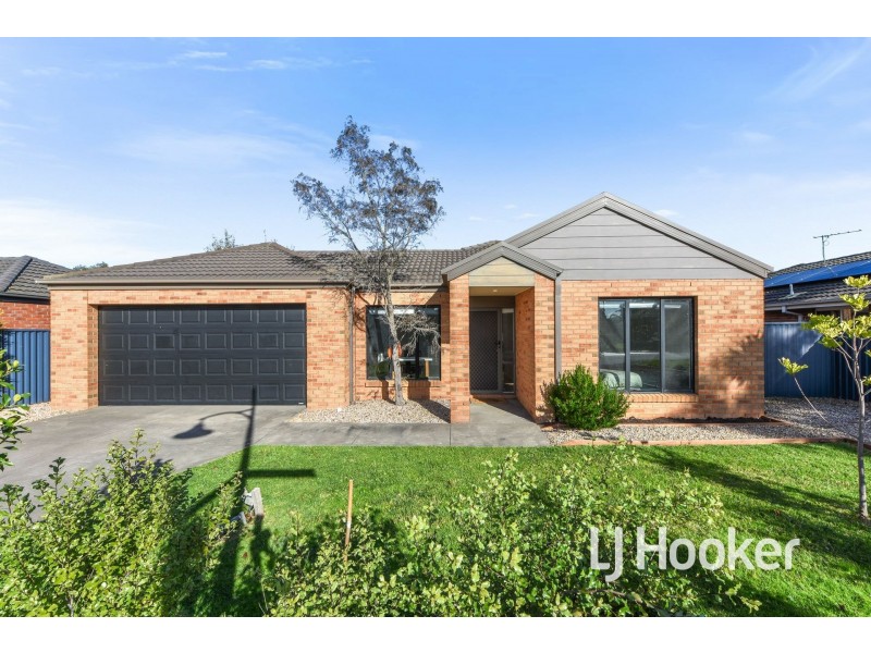 31 Scarlet Crescent, Pakenham VIC 3810