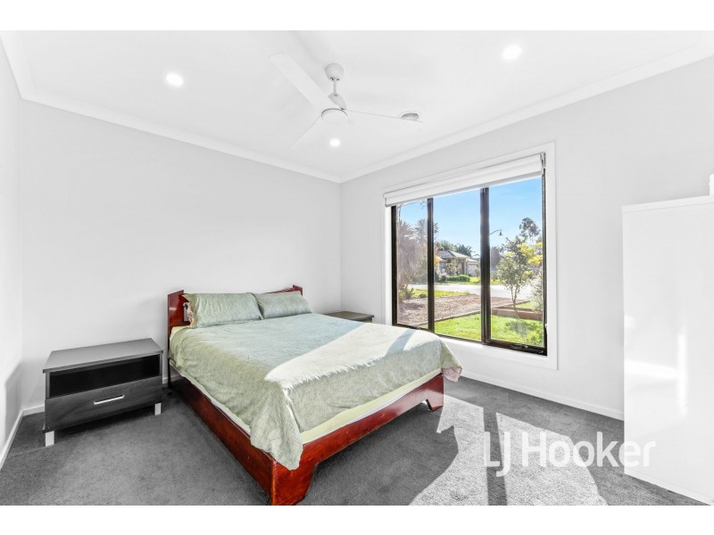 31 Scarlet Crescent, Pakenham VIC 3810