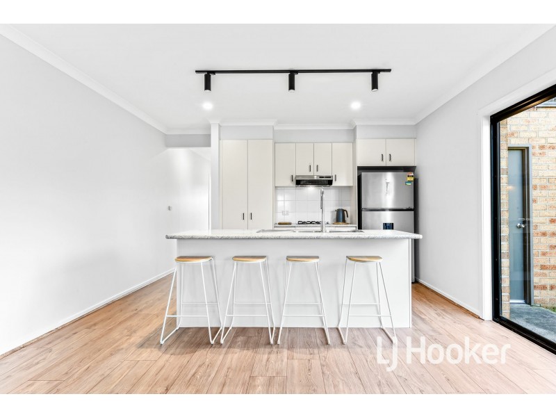 31 Scarlet Crescent, Pakenham VIC 3810