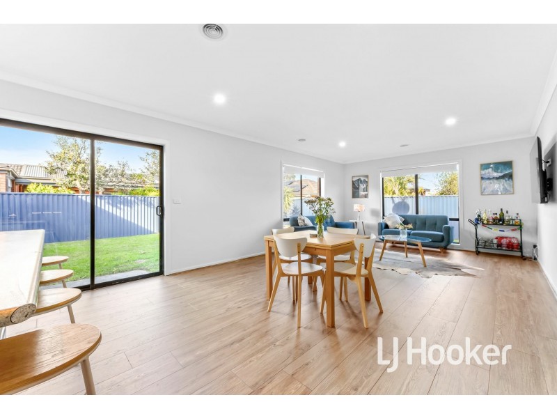 31 Scarlet Crescent, Pakenham VIC 3810