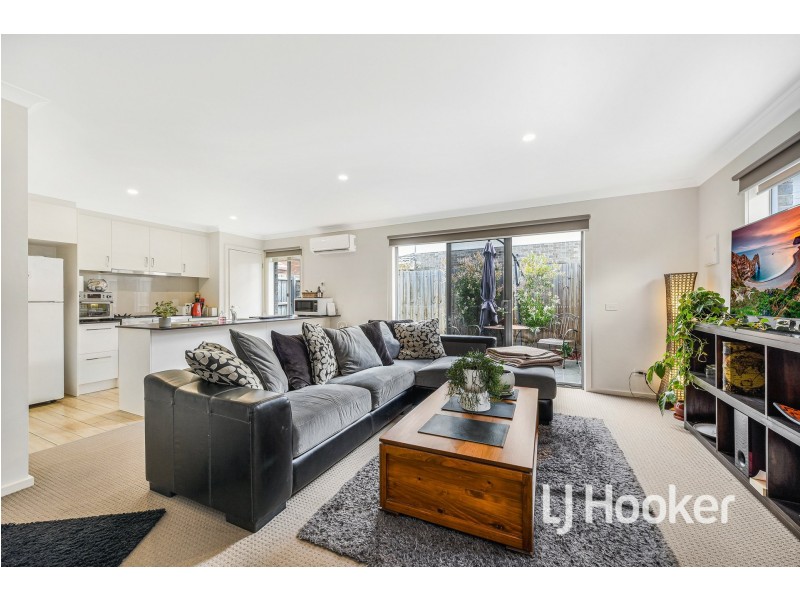 8 Nemo Street, Pakenham VIC 3810