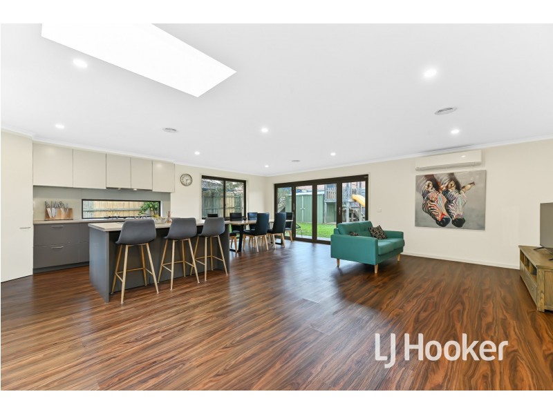 14 Van Haaster Grove, Skye VIC 3977
