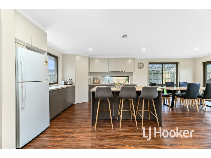14 Van Haaster Grove, Skye VIC 3977