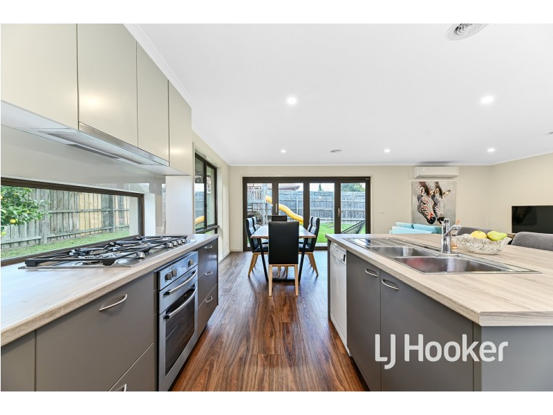 14 Van Haaster Grove, Skye VIC 3977