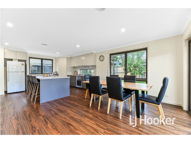 14 Van Haaster Grove, Skye VIC 3977