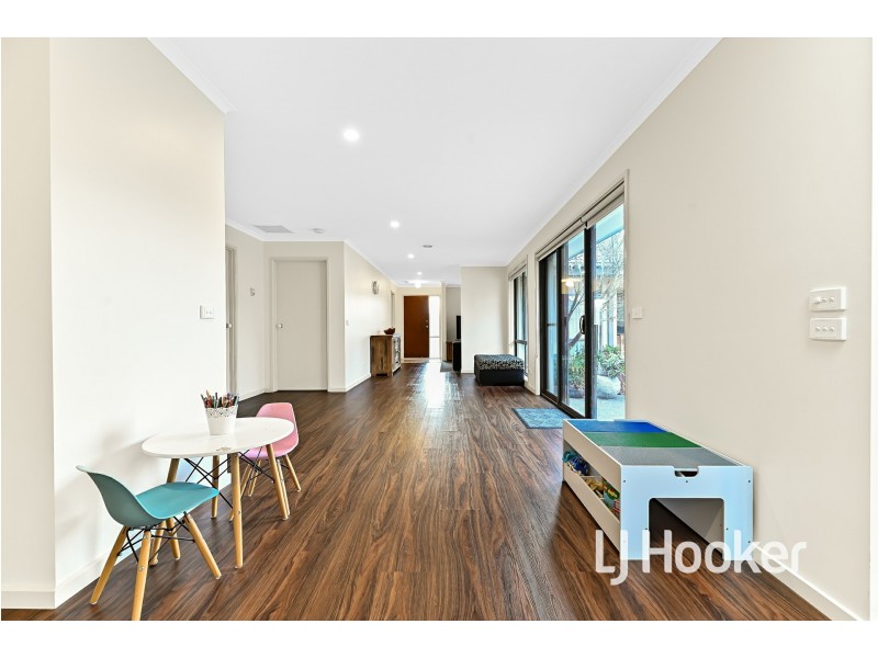 14 Van Haaster Grove, Skye VIC 3977