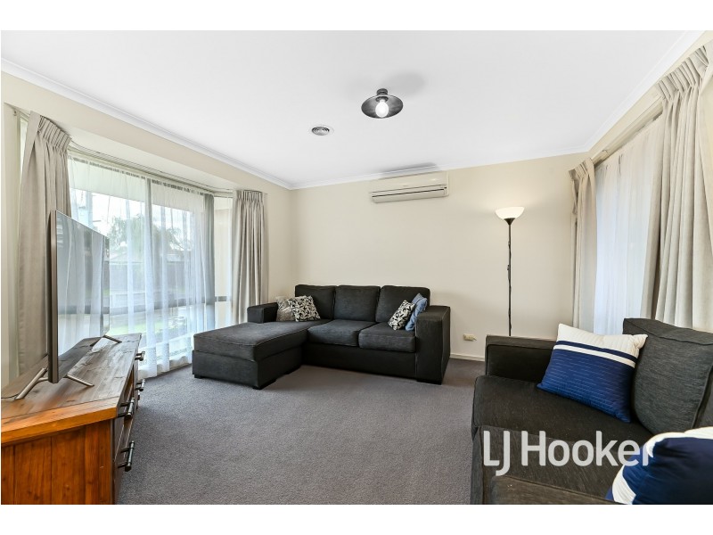 14 Van Haaster Grove, Skye VIC 3977