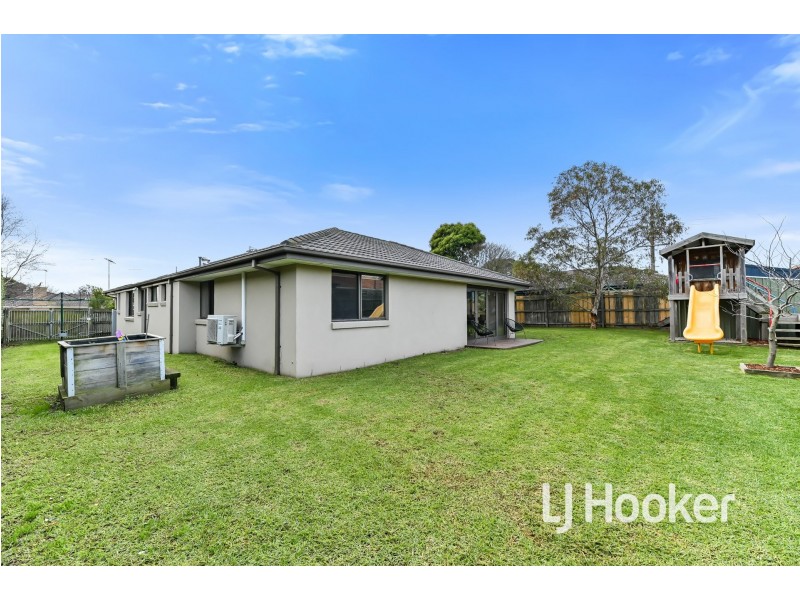14 Van Haaster Grove, Skye VIC 3977