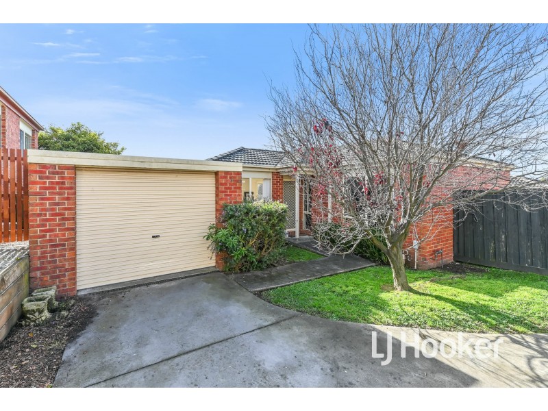 4/3 Hale Place, Pakenham VIC 3810