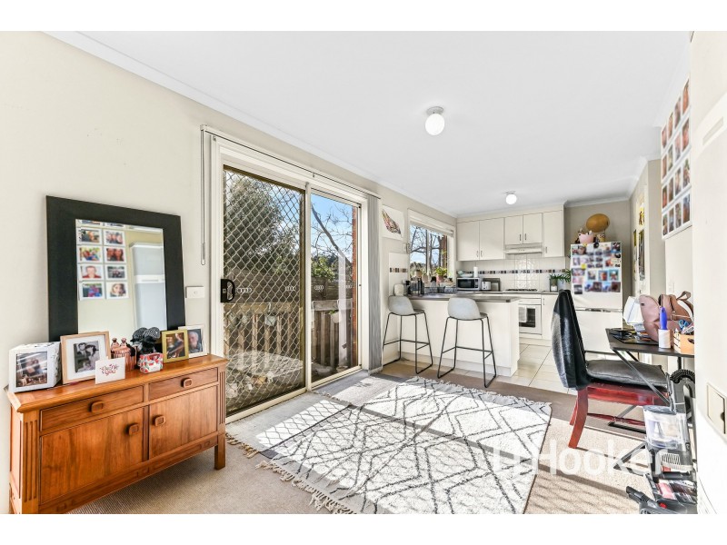 4/3 Hale Place, Pakenham VIC 3810
