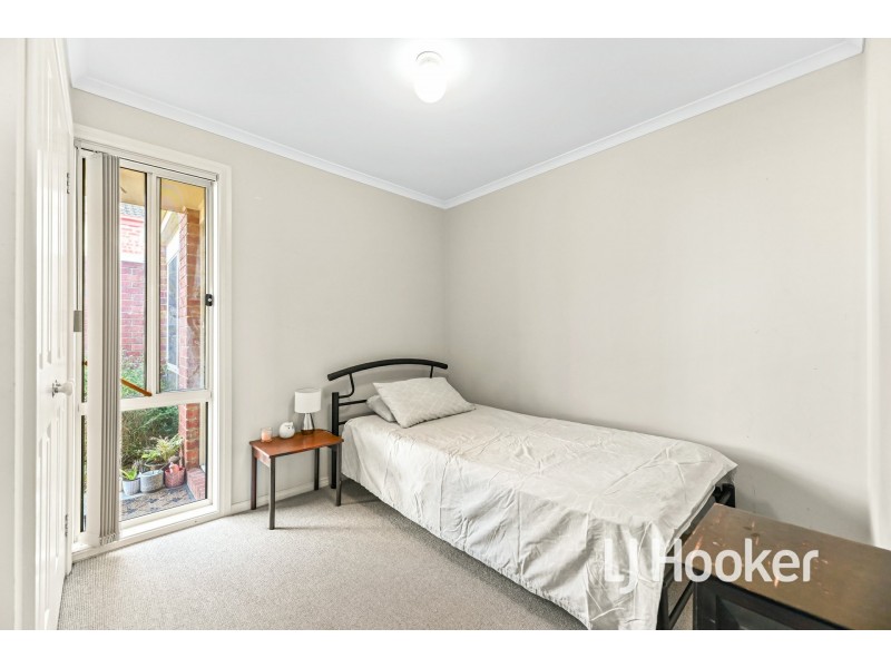 4/3 Hale Place, Pakenham VIC 3810
