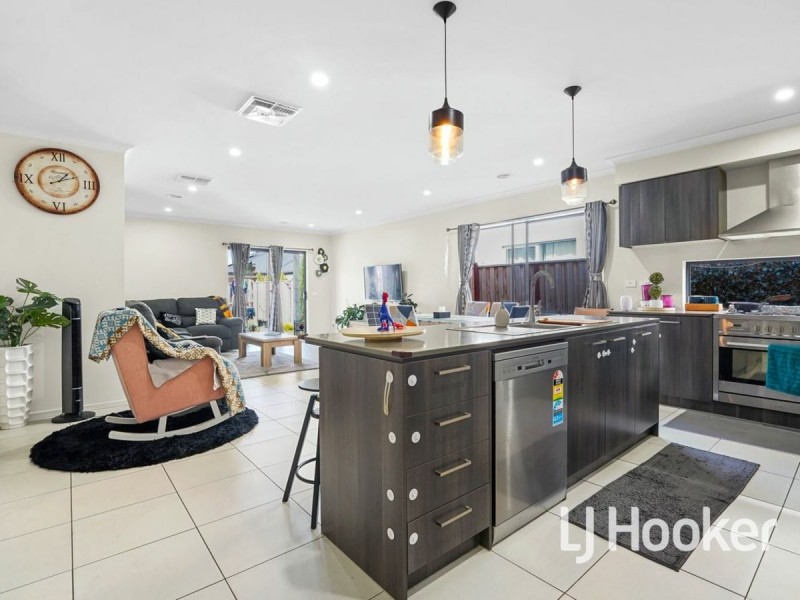 9 Allsburg Avenue, Officer VIC 3809