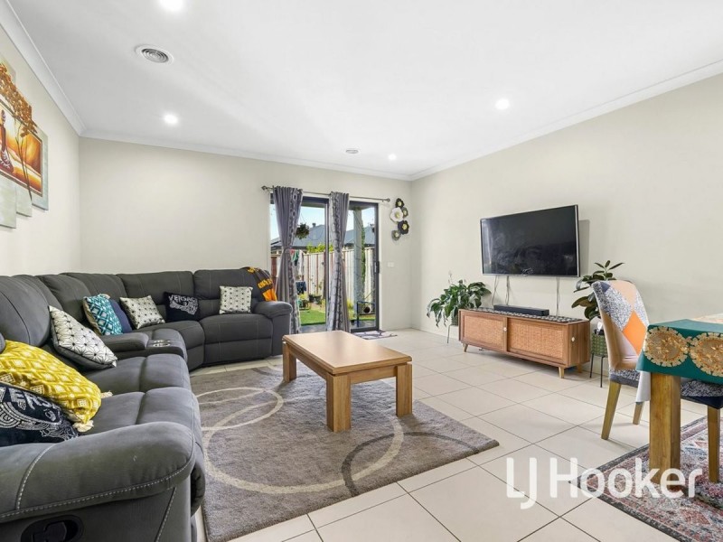 9 Allsburg Avenue, Officer VIC 3809