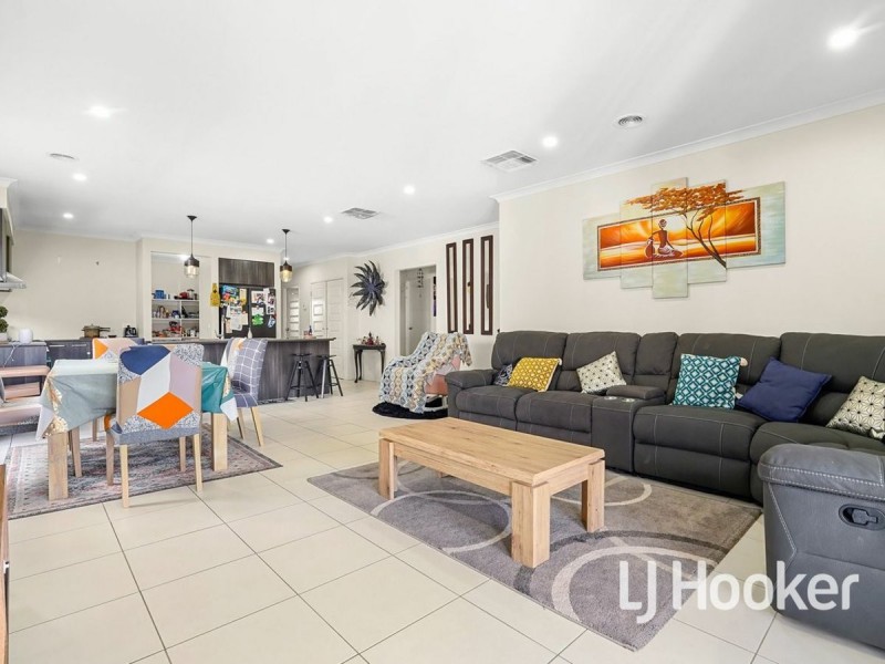 9 Allsburg Avenue, Officer VIC 3809