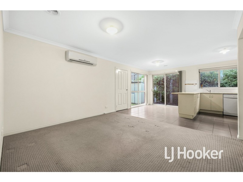 7/12 McClenaghan Place, Pakenham VIC 3810