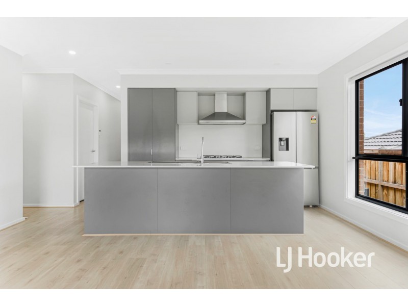 38 Ash Crescent, Pakenham VIC 3810
