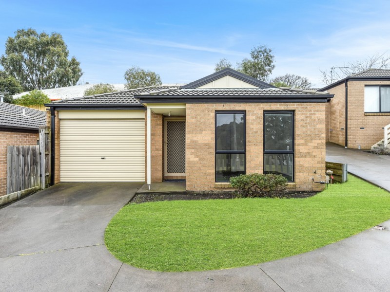 3/4 McClenaghan Place, Pakenham VIC 3810