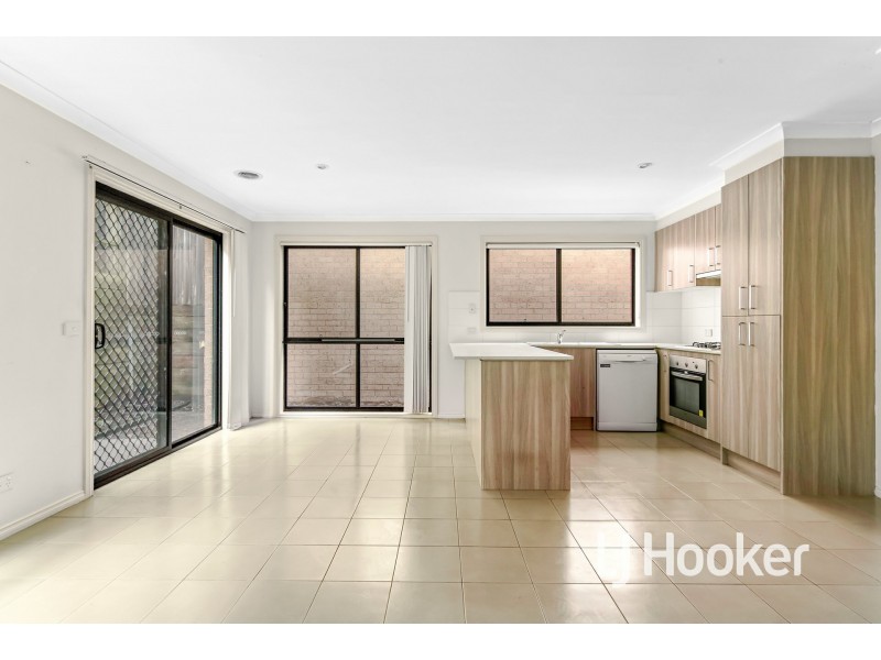 3/4 McClenaghan Place, Pakenham VIC 3810