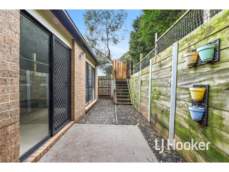 3/4 McClenaghan Place, Pakenham VIC 3810