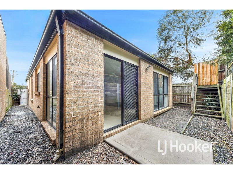 3/4 McClenaghan Place, Pakenham VIC 3810
