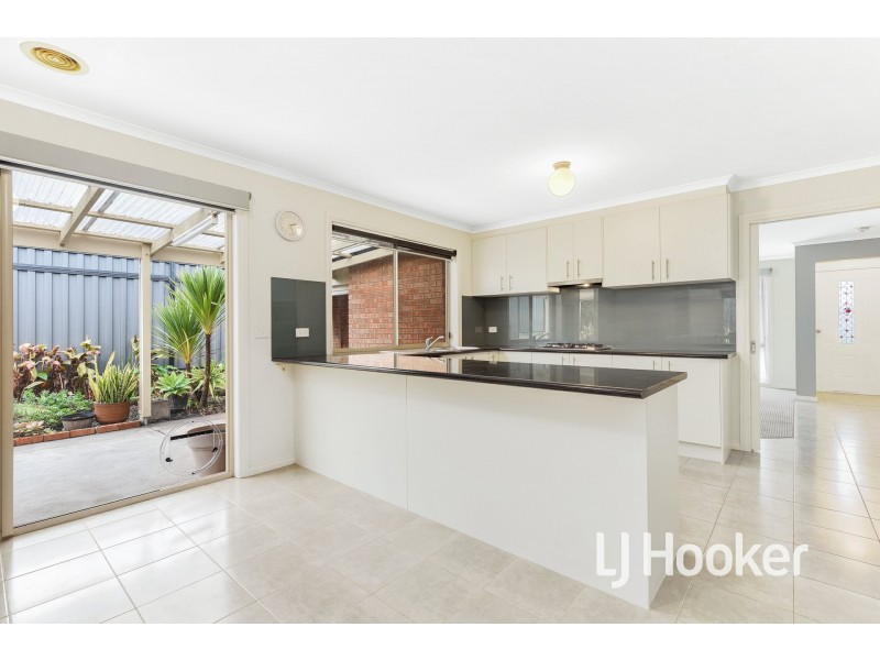 65 Leigh Drive, Pakenham VIC 3810