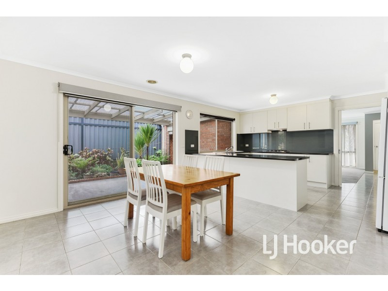 65 Leigh Drive, Pakenham VIC 3810