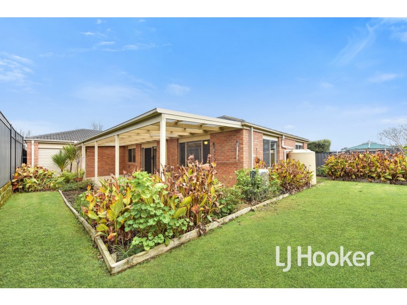 65 Leigh Drive, Pakenham VIC 3810