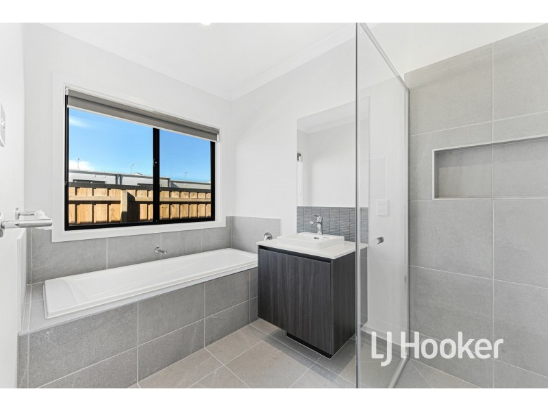 3 Feathertop Way, Nar Nar Goon North VIC 3812