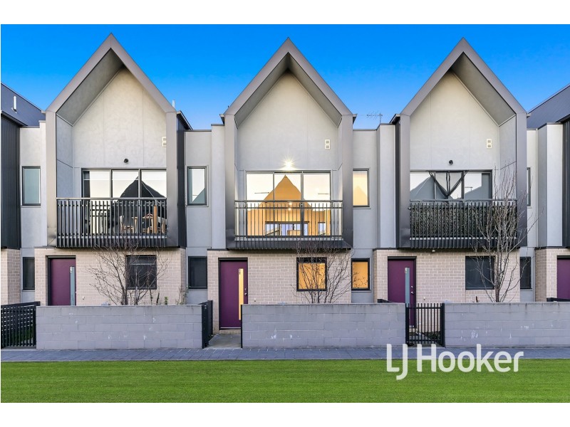 12 Ripplebrook Walk, Pakenham VIC 3810