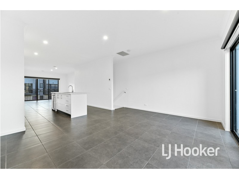 12 Ripplebrook Walk, Pakenham VIC 3810