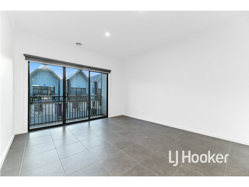 12 Ripplebrook Walk, Pakenham VIC 3810