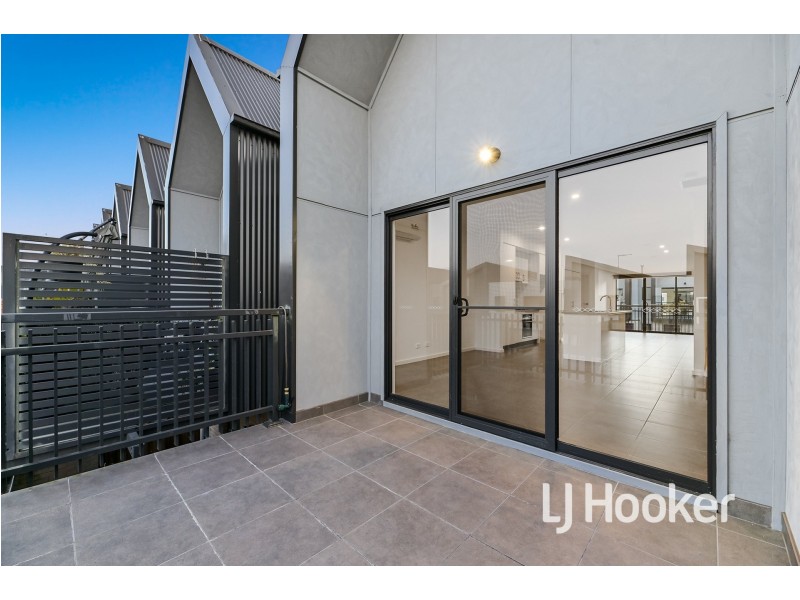 12 Ripplebrook Walk, Pakenham VIC 3810