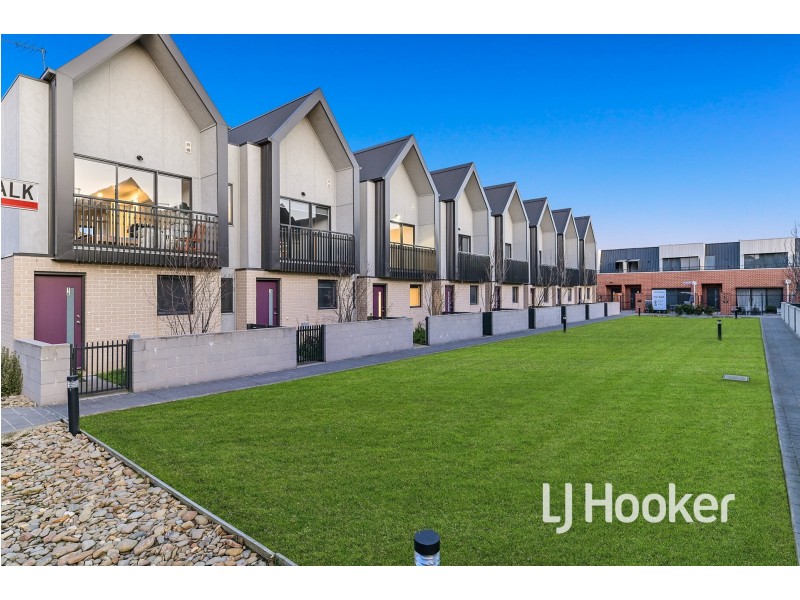 12 Ripplebrook Walk, Pakenham VIC 3810