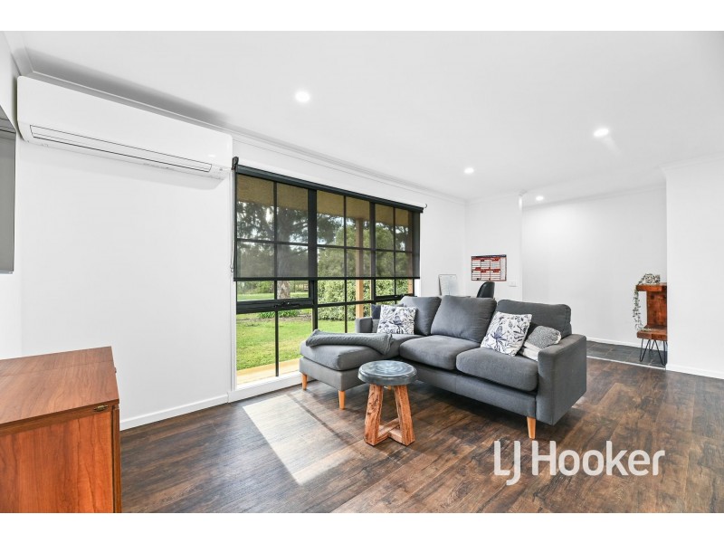 56 Duncan Drive, Pakenham VIC 3810