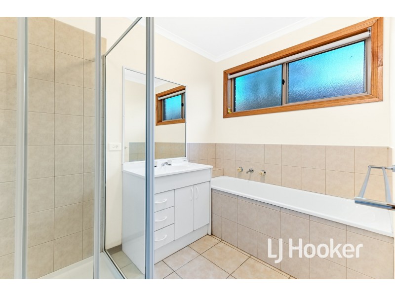 5 Rossi Close, Pakenham VIC 3810