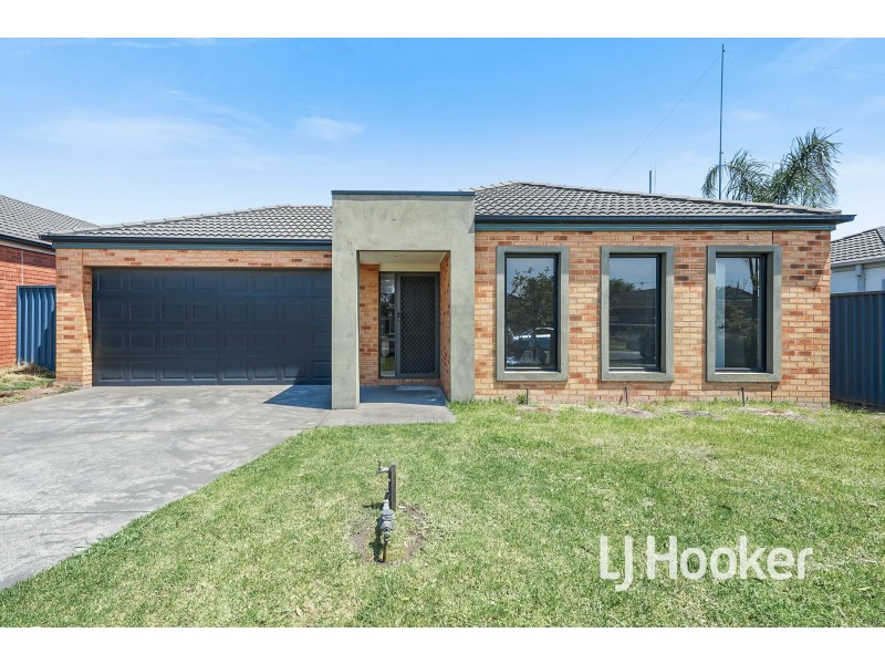 28 Scarlet Crescent, Pakenham VIC 3810