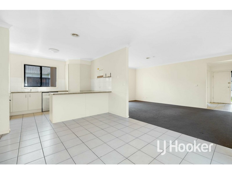 28 Scarlet Crescent, Pakenham VIC 3810