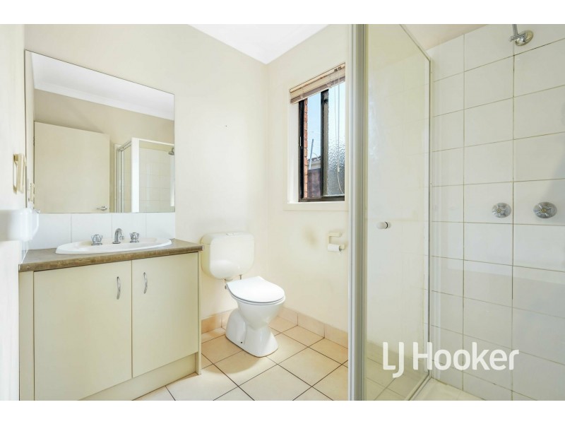 28 Scarlet Crescent, Pakenham VIC 3810