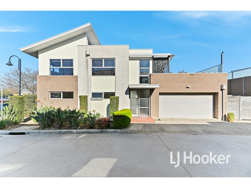 7 Sunline Terrace, Pakenham VIC 3810