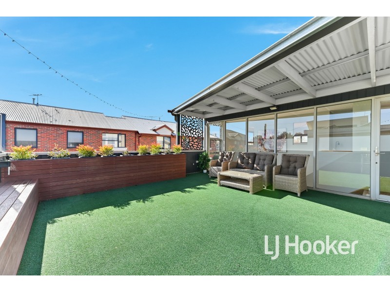 7 Sunline Terrace, Pakenham VIC 3810